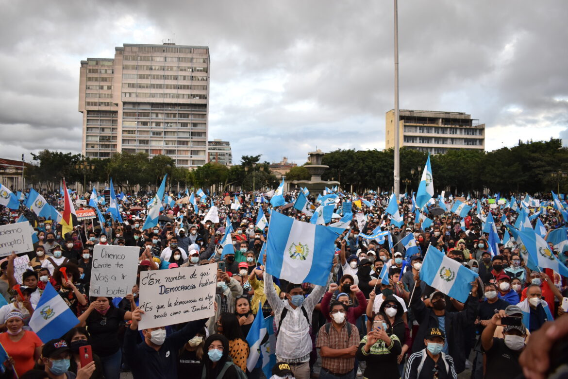 “Vamos a tener que encaminarnos hacia una refundación, a una nueva República”