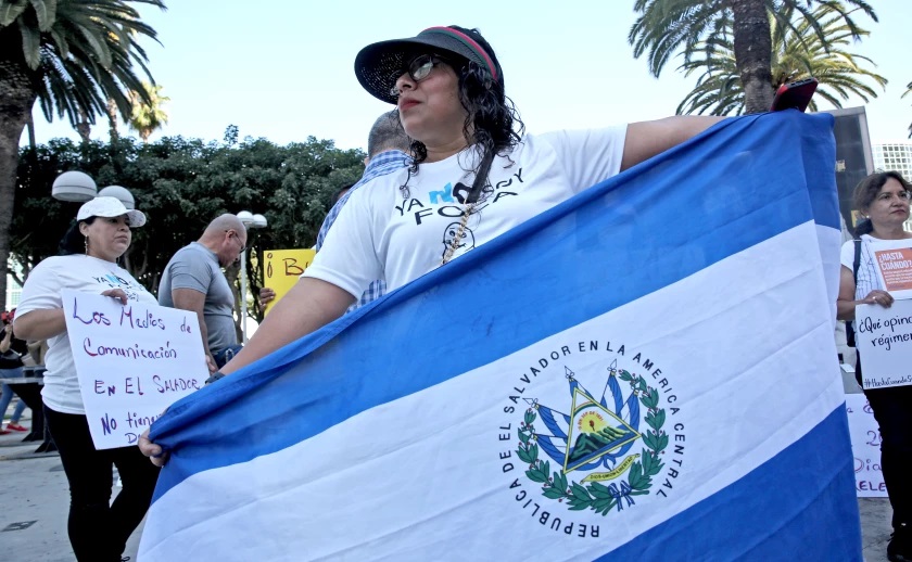 ‘¡No más dictaduras!’: La consigna que resuena en las calles al inicio de la Cumbre de las Américas