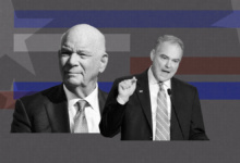 En la imagen: Los senadores demócratas Ben Cardin y Tim Kaine durante una conferencia de prensa. Ambos líderes han exigido el fin del régimen de excepción en El Salvador, destacando su impacto negativo en los derechos humanos y la democracia.