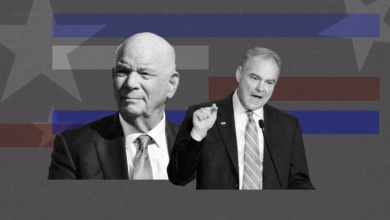 En la imagen: Los senadores demócratas Ben Cardin y Tim Kaine durante una conferencia de prensa. Ambos líderes han exigido el fin del régimen de excepción en El Salvador, destacando su impacto negativo en los derechos humanos y la democracia.