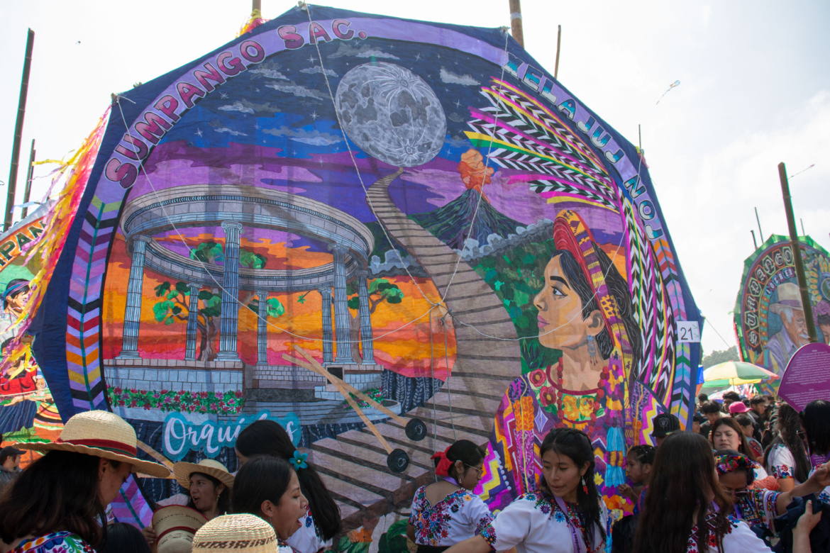 Orquídeas: mujeres barrileteras que hacen volar la memoria desde Sumpango