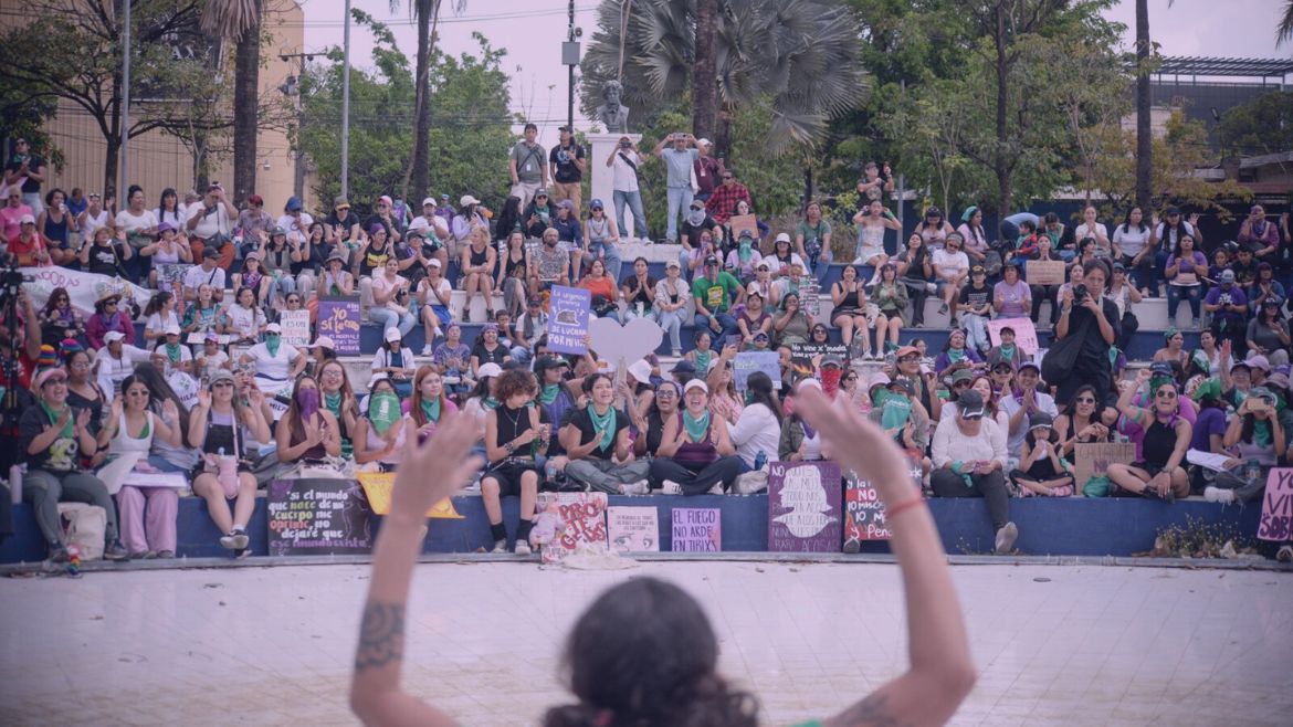 Una gota de rebeldía feminista en El Salvador de Bukele