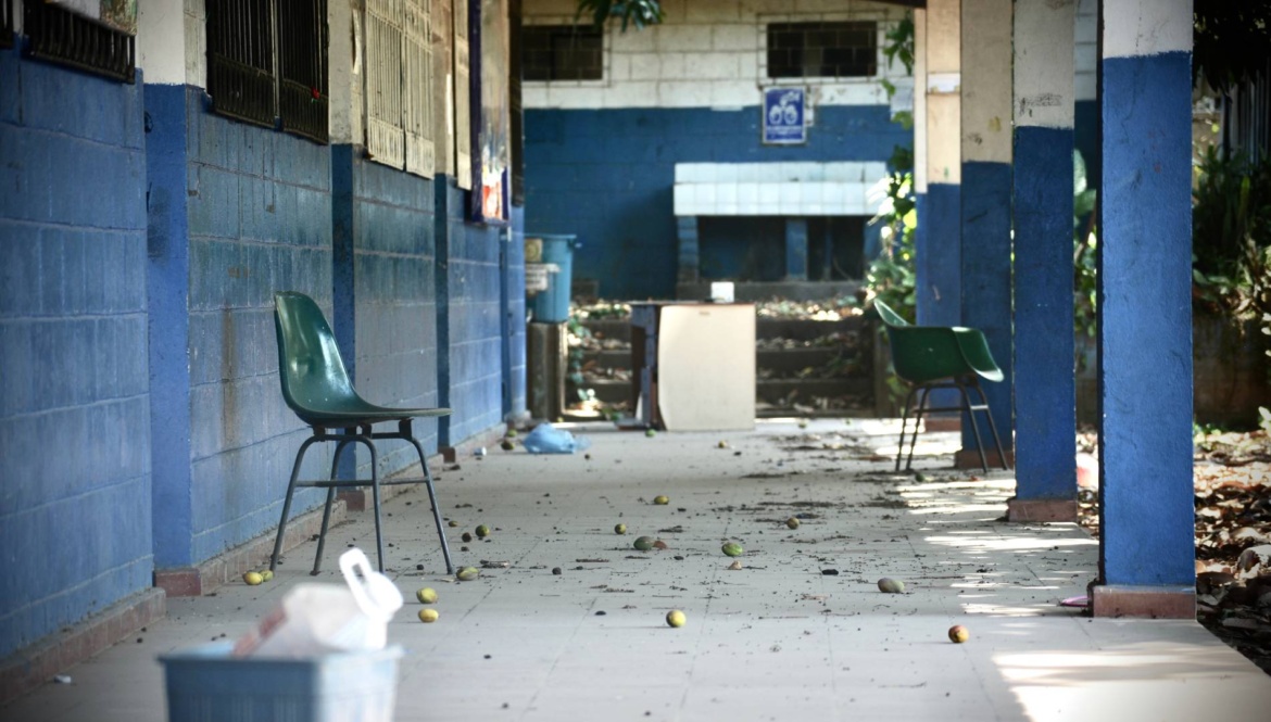 Educación en pausa: aulas cerradas y baja ejecución de presupuesto marcan a El Salvador y Panamá