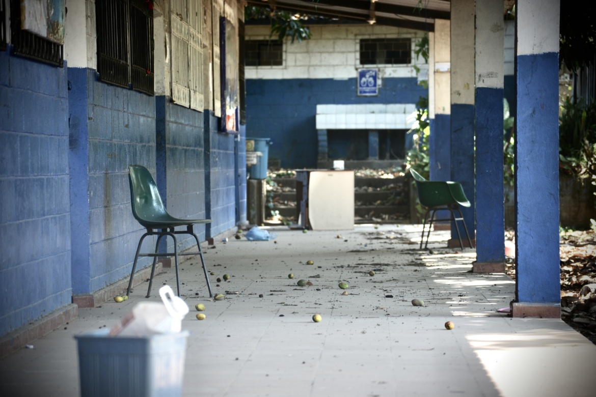 Educación en pausa: aulas cerradas y baja ejecución presupuestaria marcan a El Salvador y Panamá